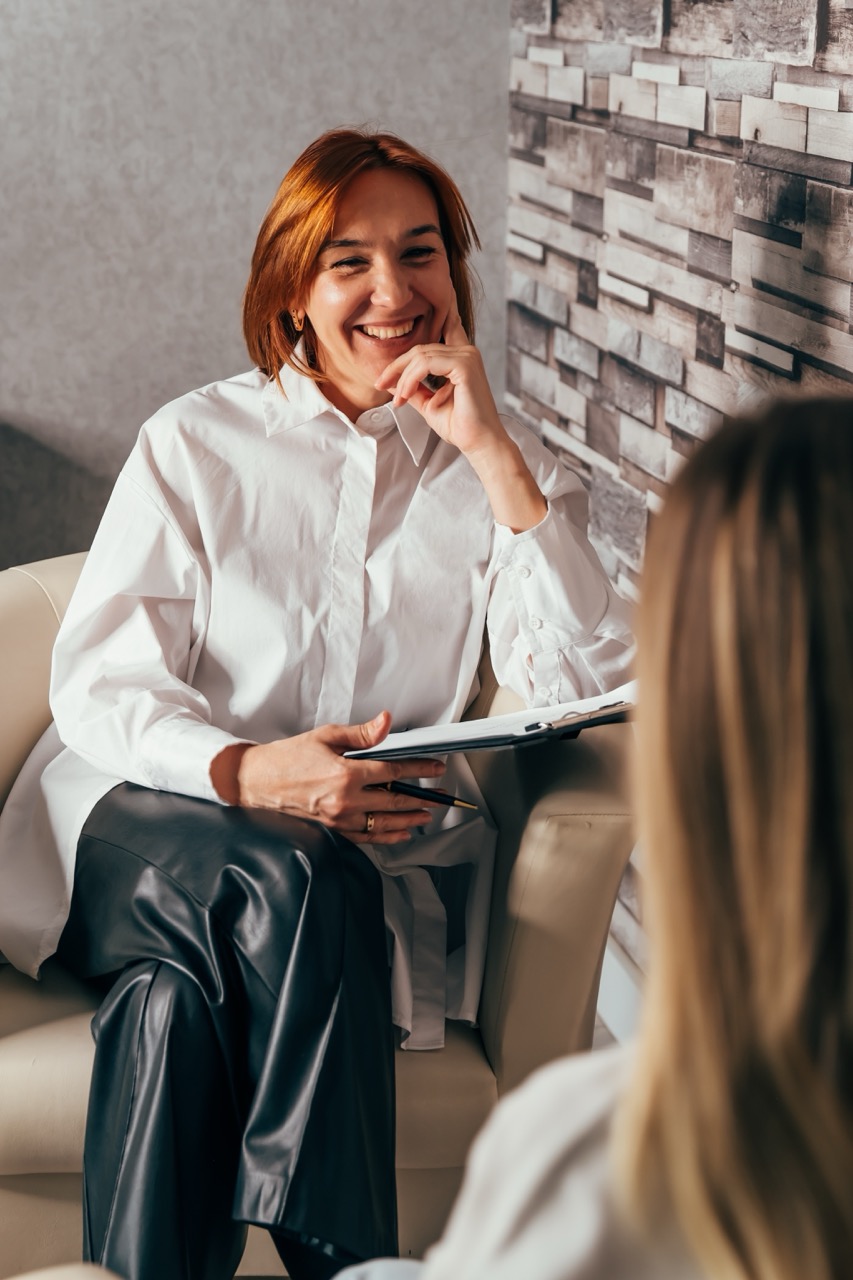 psychologist,comforting,his,patient.,psychologist,talking,to,patient.,psychologist,consulting